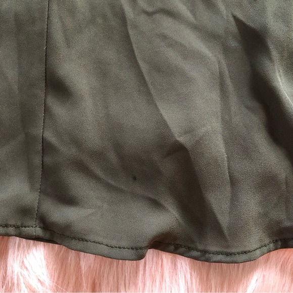 Express Green Keyhole Halter Top - Picture 4 of 9